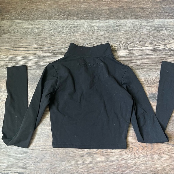 Balance Athletica Black Long Sleeve Crop Zip-Up Top - Picture 6 of 7